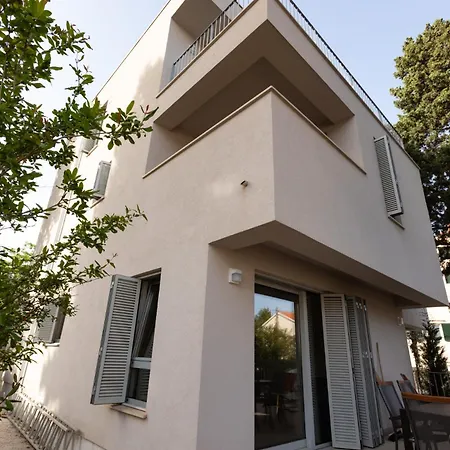 Cypress House Holiday home *